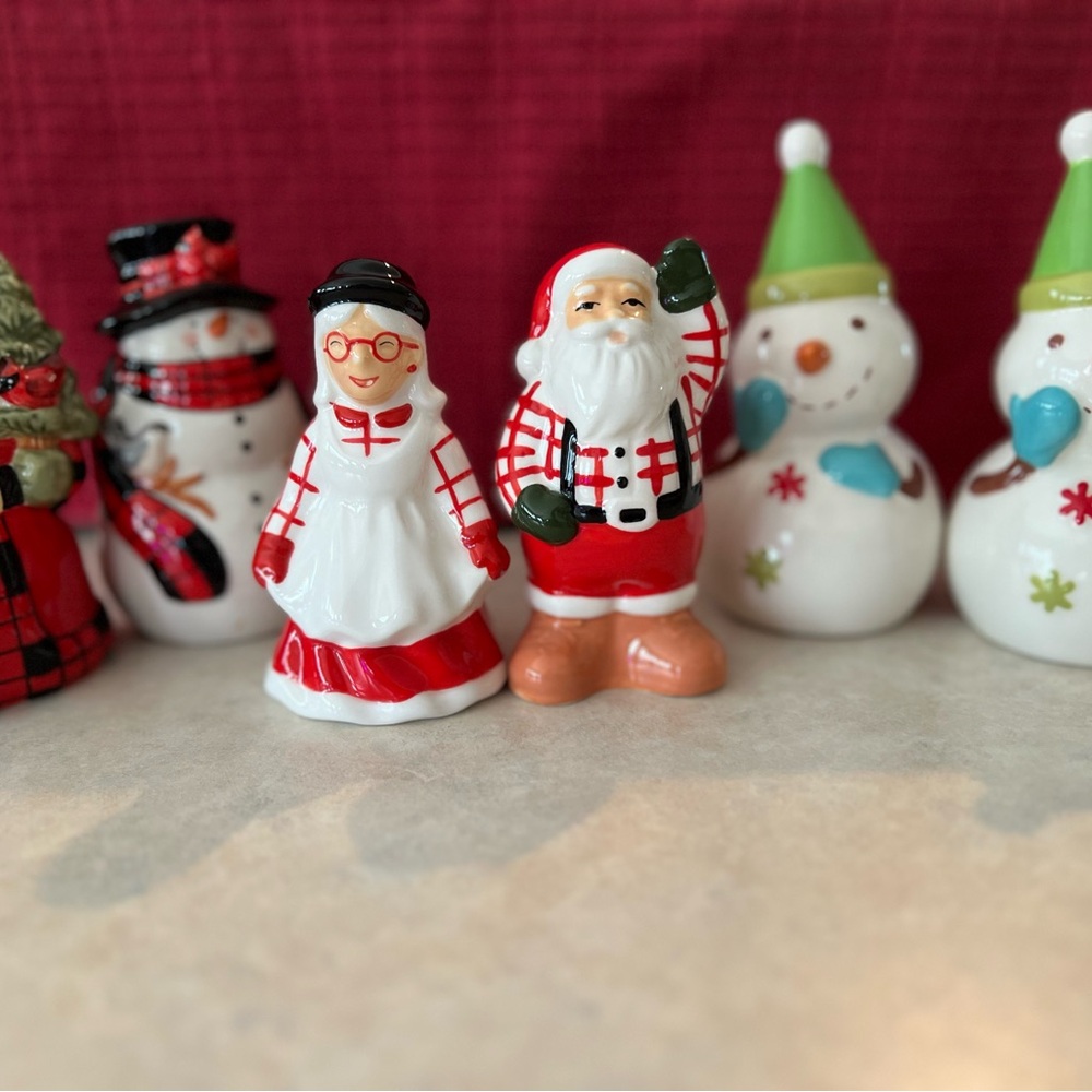 Festive salt and pepper shakers